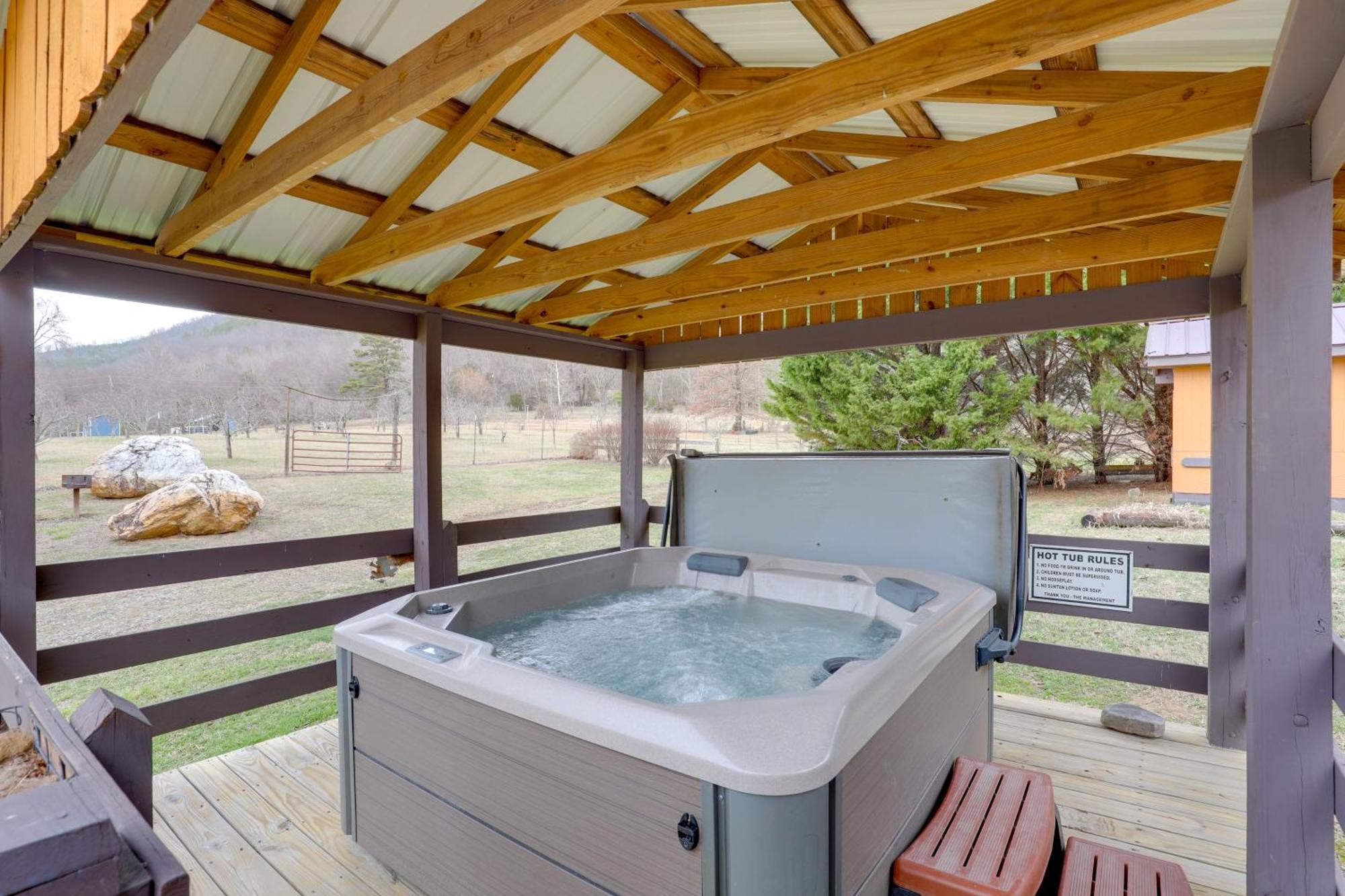 Riverfront Hot Springs Cabin With Private Hot Tub! Exterior foto