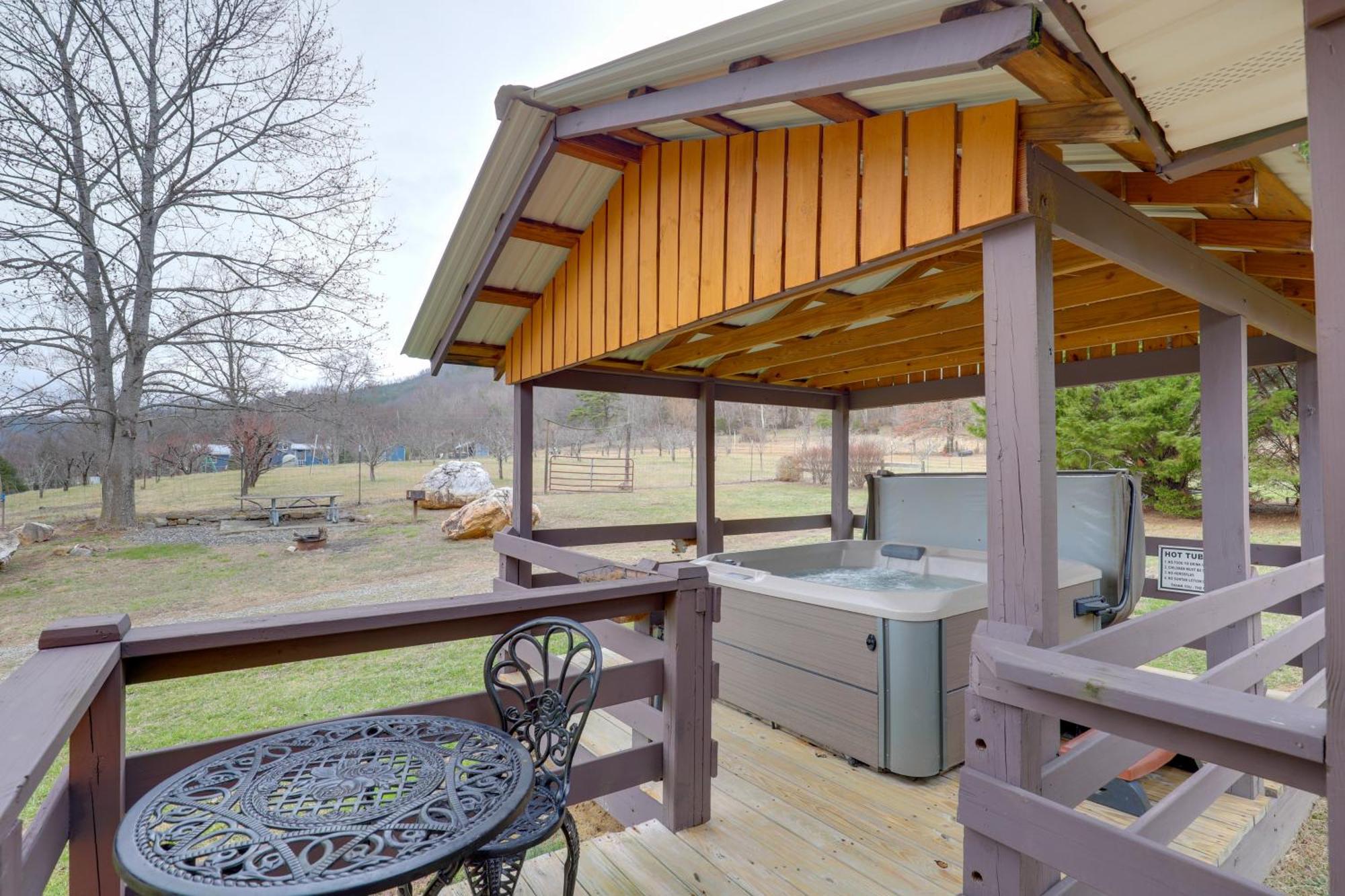Riverfront Hot Springs Cabin With Private Hot Tub! Exterior foto